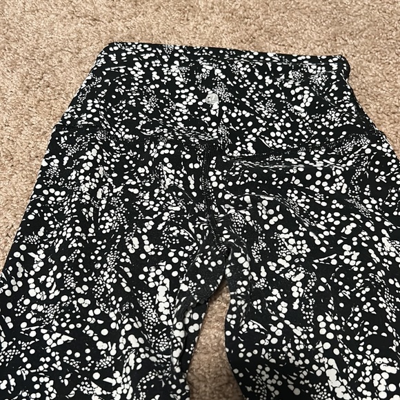 Lululemon black leggings - Picture 4 of 12